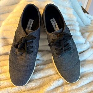 Men’s Steve Madden casual sneakers.  Size 10.5